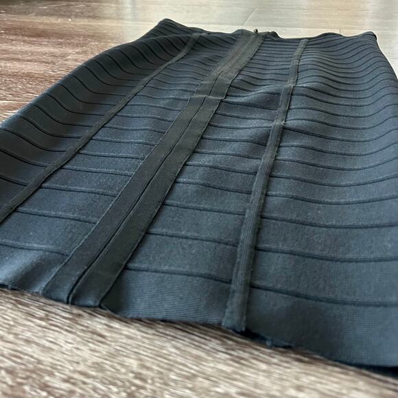Hervé Léger by Max Azria Black Bandage Sia Skirt Size Medium Knee Length Bodycon - Picture 4 of 16